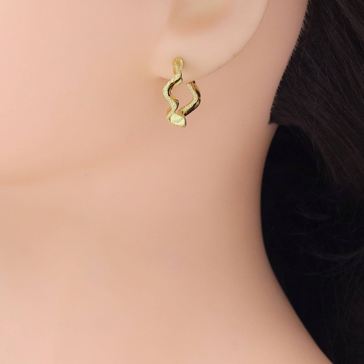 Hammered Gold Wiggle wave line Earrings, Sku#A265