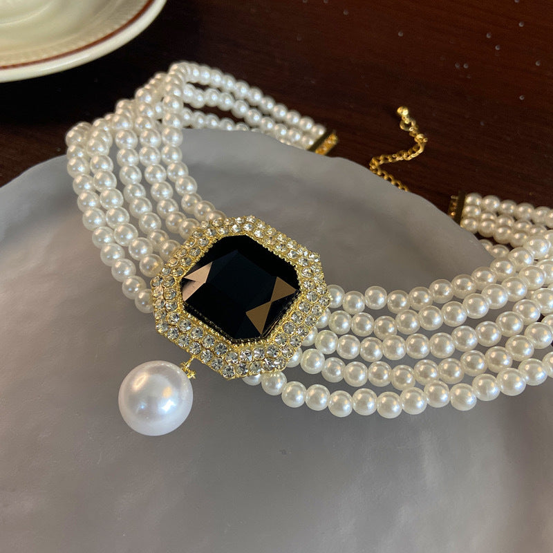 Layered Big Rhinestones Pearl Beads with Green/Red/Transparent Crystal Short Choker Necklace