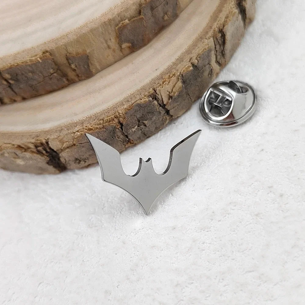 Classic bat men's lapel pin, 316L stainless steel gold-plated badge, black brooch for suit accessories, Halloween gift