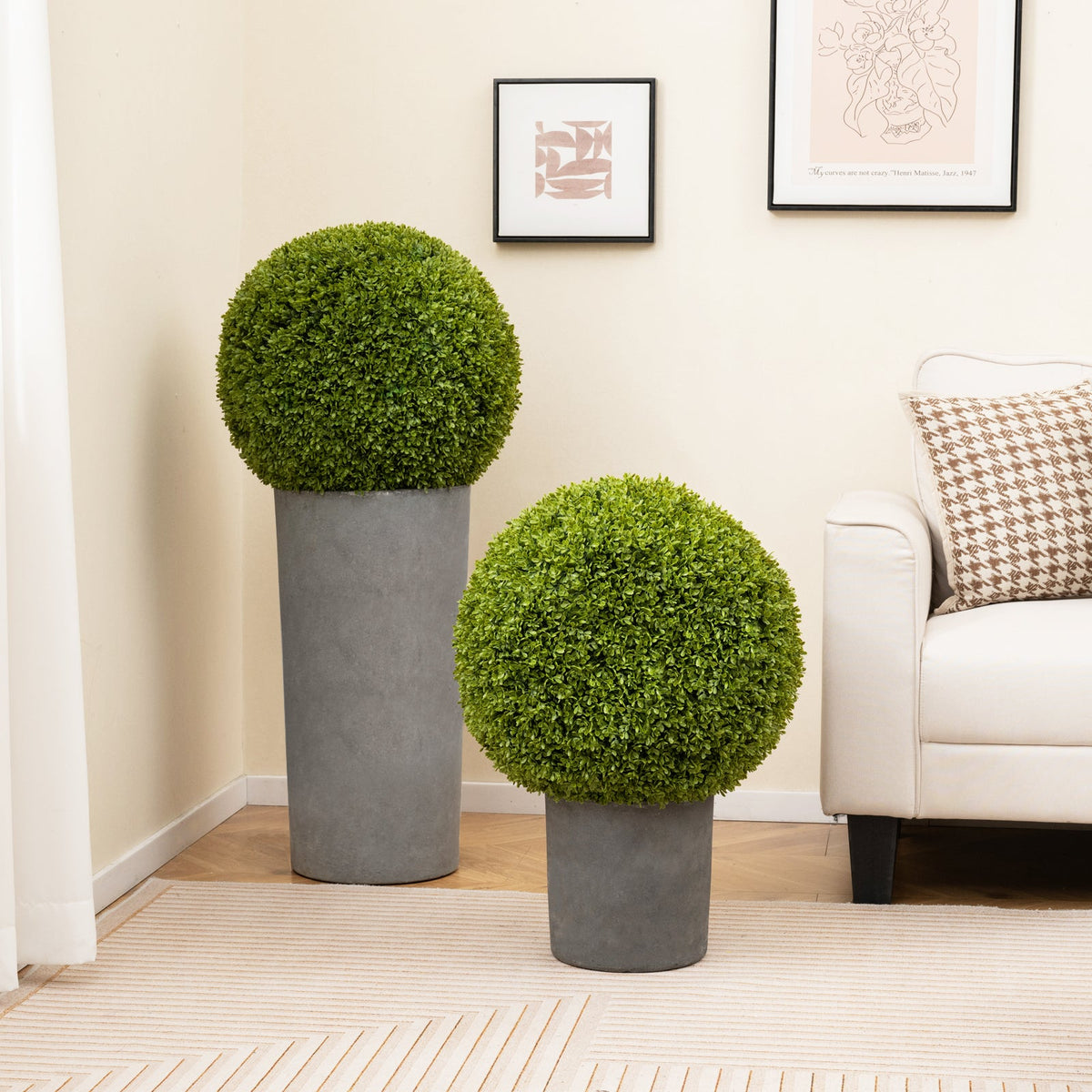 2 Pieces 20 Inches Artificial Sun-Protective Topiary Spheres for Patio Garden Front Door Balcony Backyard-M