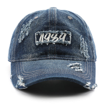 Single-color Embroidered Label With Frayed Edges, Washed And Aged For A Retro And Casual Look. Baseball Cap With Curved Brim, Suitable For Street Entertainment And Travel.