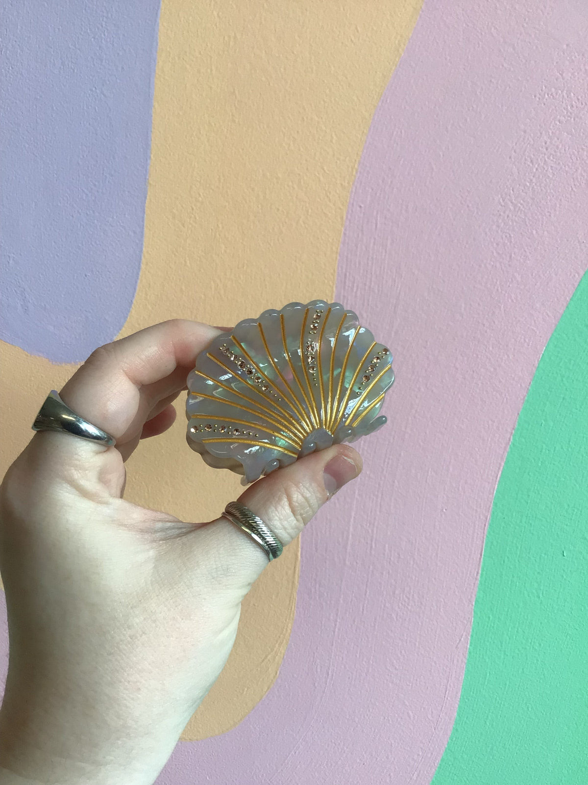 Shell Hair Claw