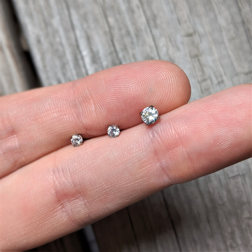 16G 1/4 Clear CZ Gem G23 Titanium 4mm Cartilage Tragus Earring
