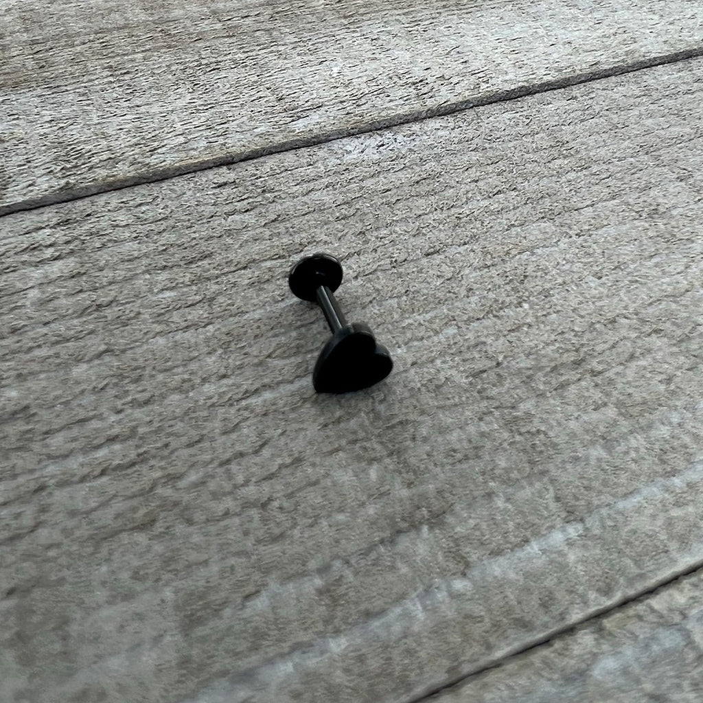 16G 5/16 Black Simple Heart Internally Threaded Labret Tragus