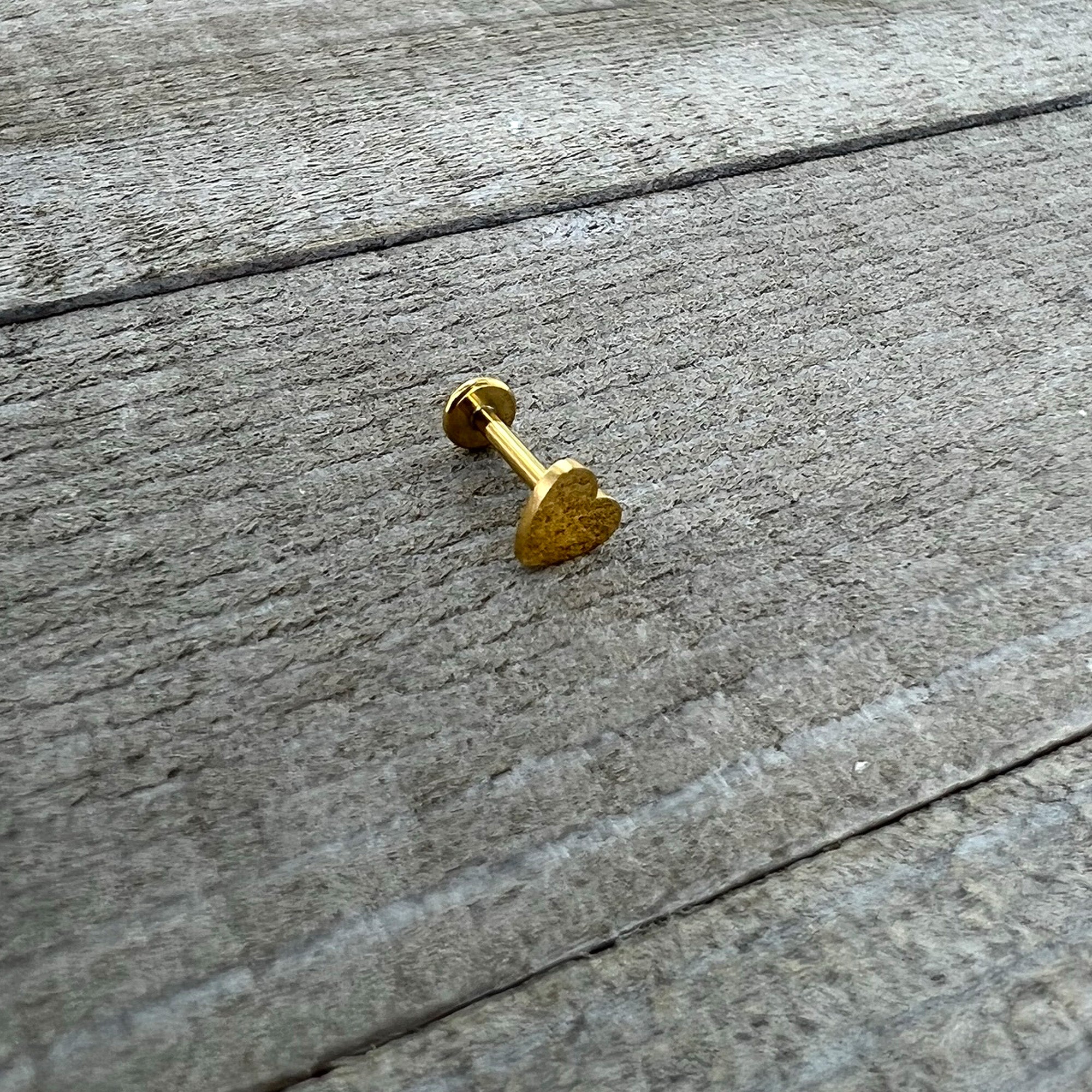 16G 5/16 Gold Tone Simple Heart Internally Threaded Labret Tragus