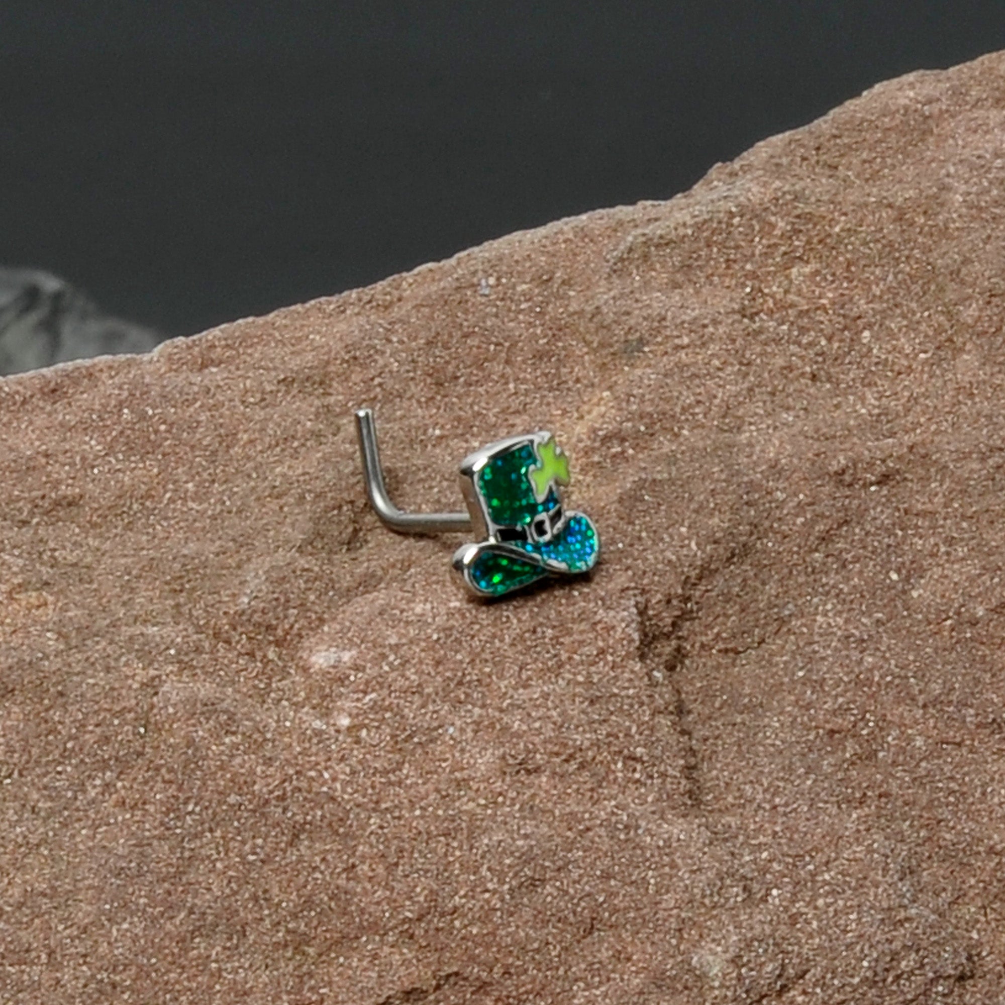20G 7mm Glitter Top Hat Shamrock St Patricks L Shape Nose Ring