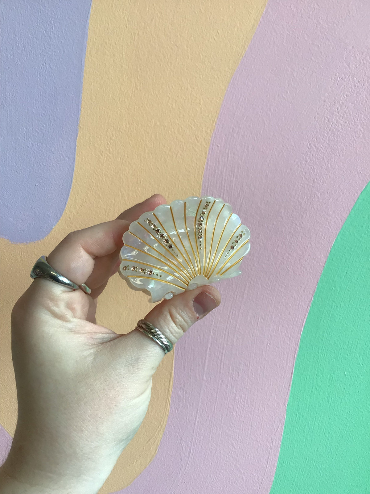 Shell Hair Claw