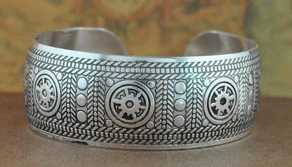 Big Elegant Luxury Amazing Classic Fashion Flower Metal Tibetan Indian Silver Vintage Retro Fashion Cuff Bracelet Bangle For Woman With Details of Animals