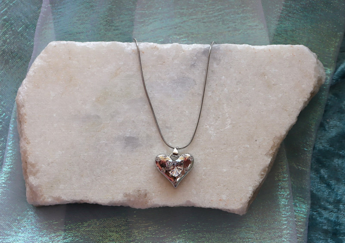 The Queens Shimmering Necklace