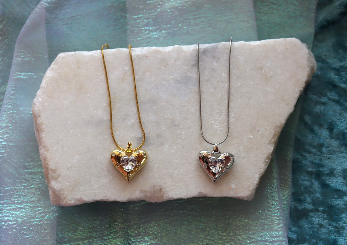 The Queens Shimmering Necklace