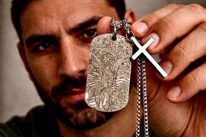 Engraved jesus image dog tag necklace with overlaying cross waterproof medallion with heavy keel chain for men