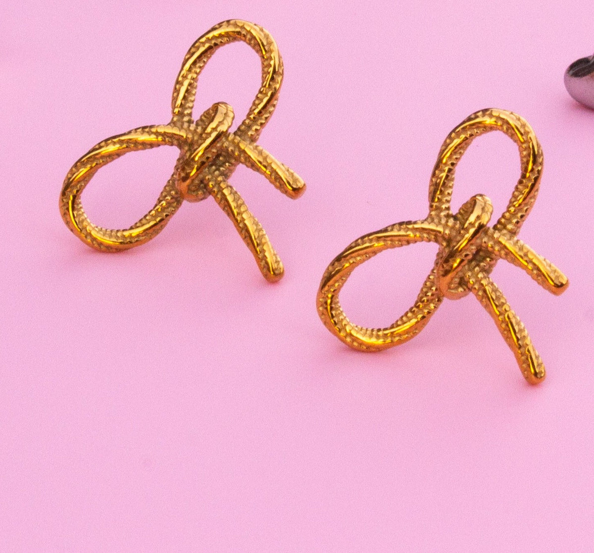 Knotted Bow Titanium Stud