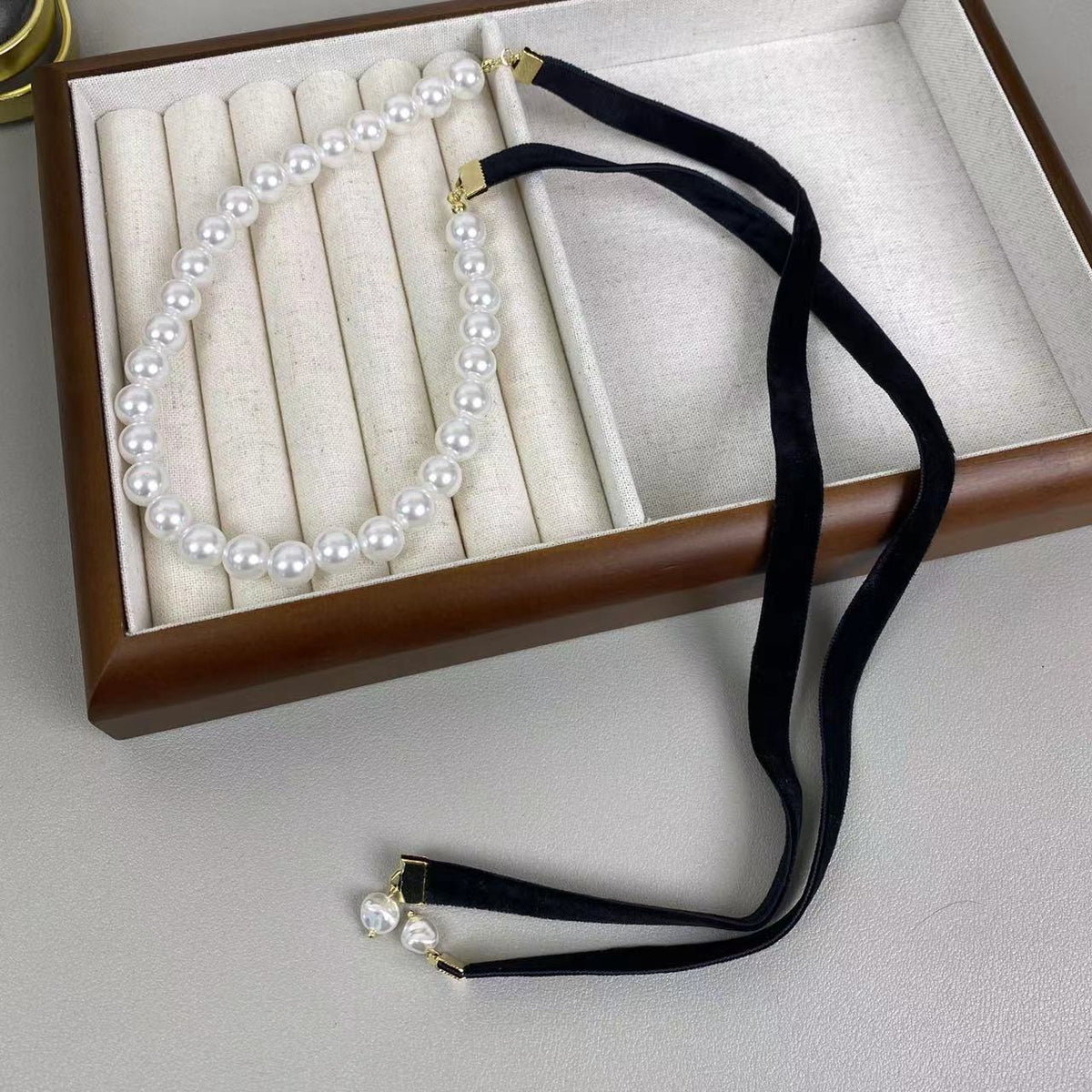 Vintage Elegant Pearls Bow Tie Necklace