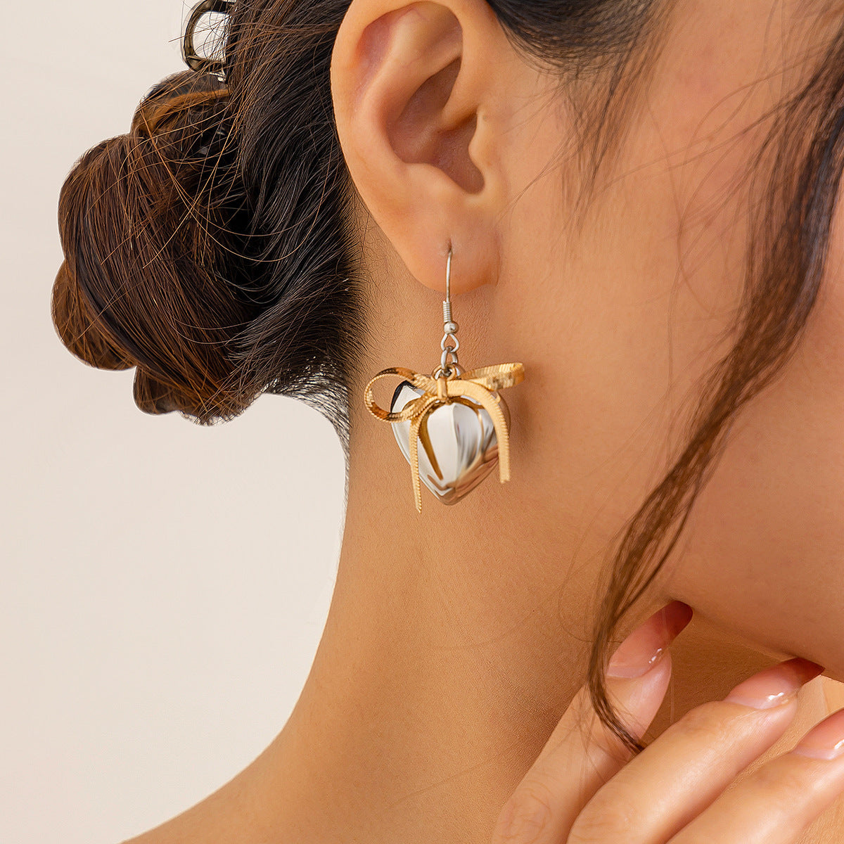 Glossy Heart Bowknot Pendant Necklace