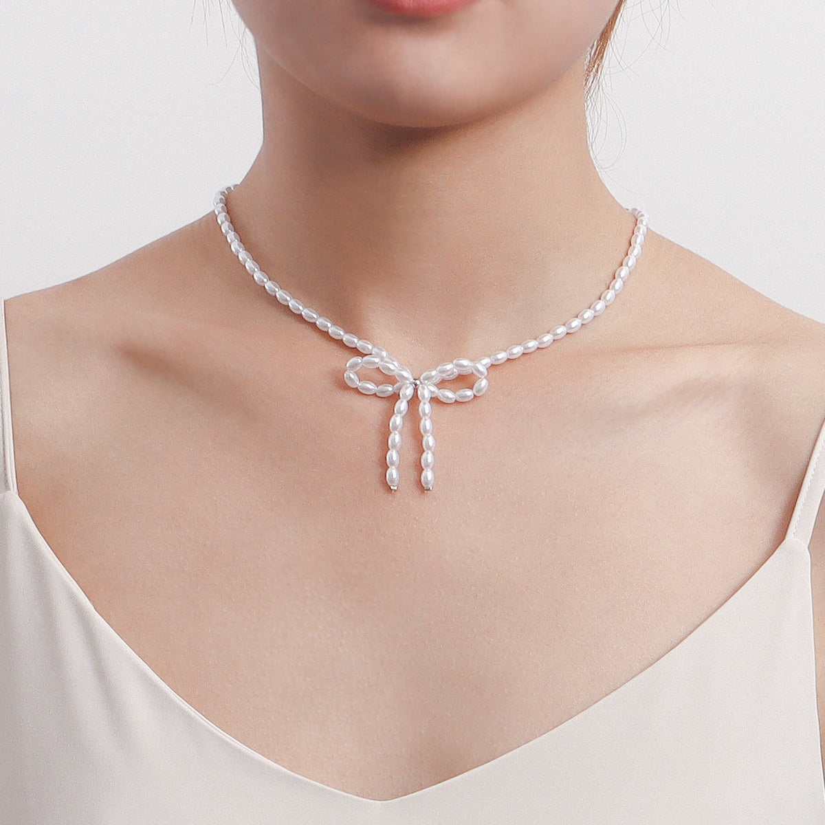 Pearl Chain Bow Knot Pendant Pearl Choker Necklace