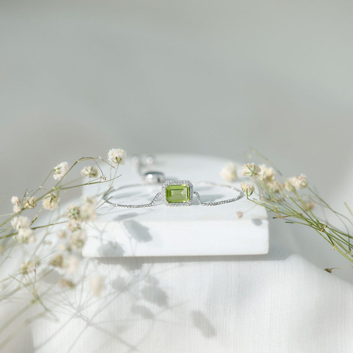 1.8 Carat Emerald Cut Peridot and Diamond Bolo Chain Bracelet