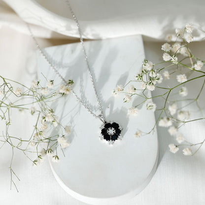Natural Heart Shape Black Onyx Flower Pendant Necklace With Chain