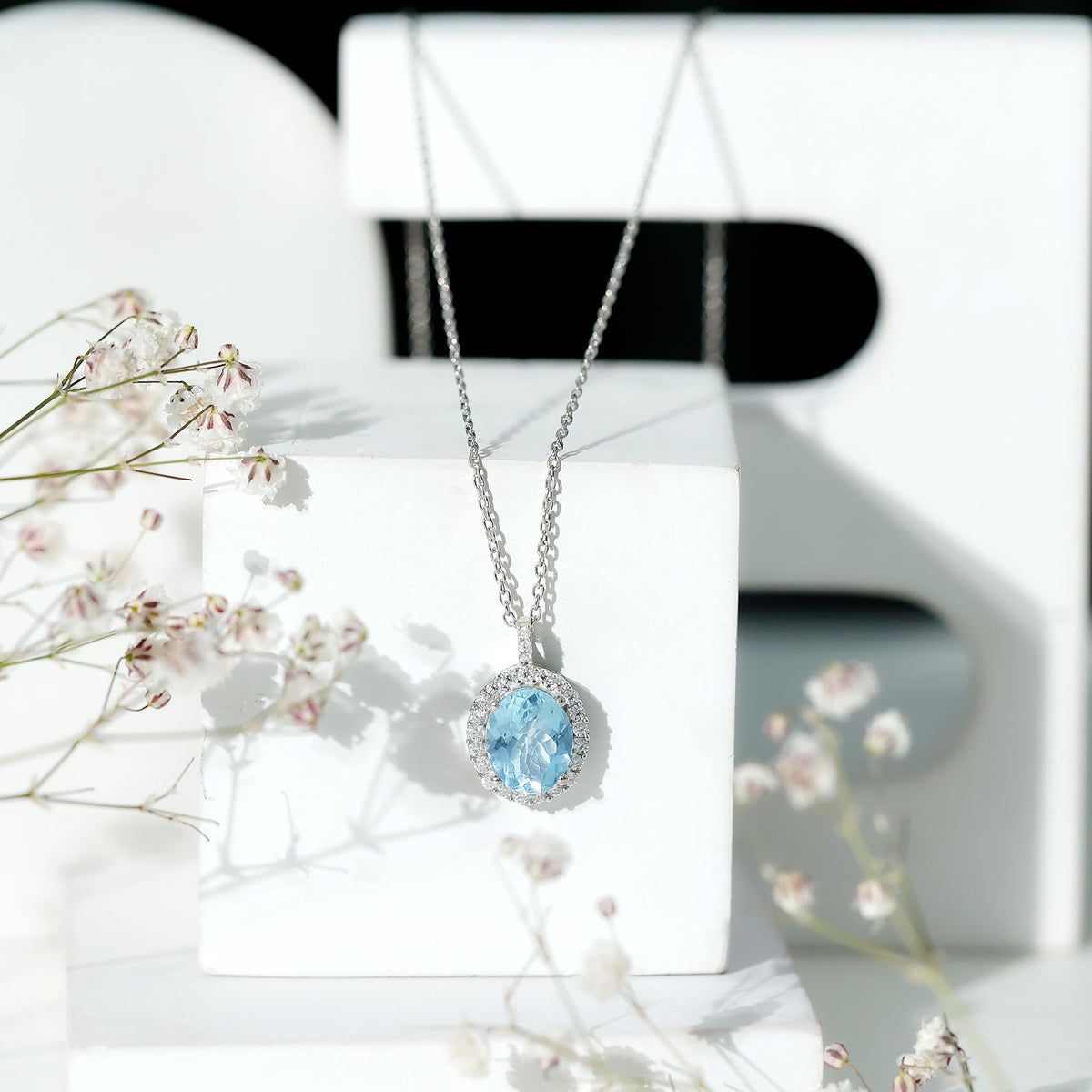 Genuine 2.5 Carat Oval Shaped Aquamarine Statement Necklace With Silver Chain