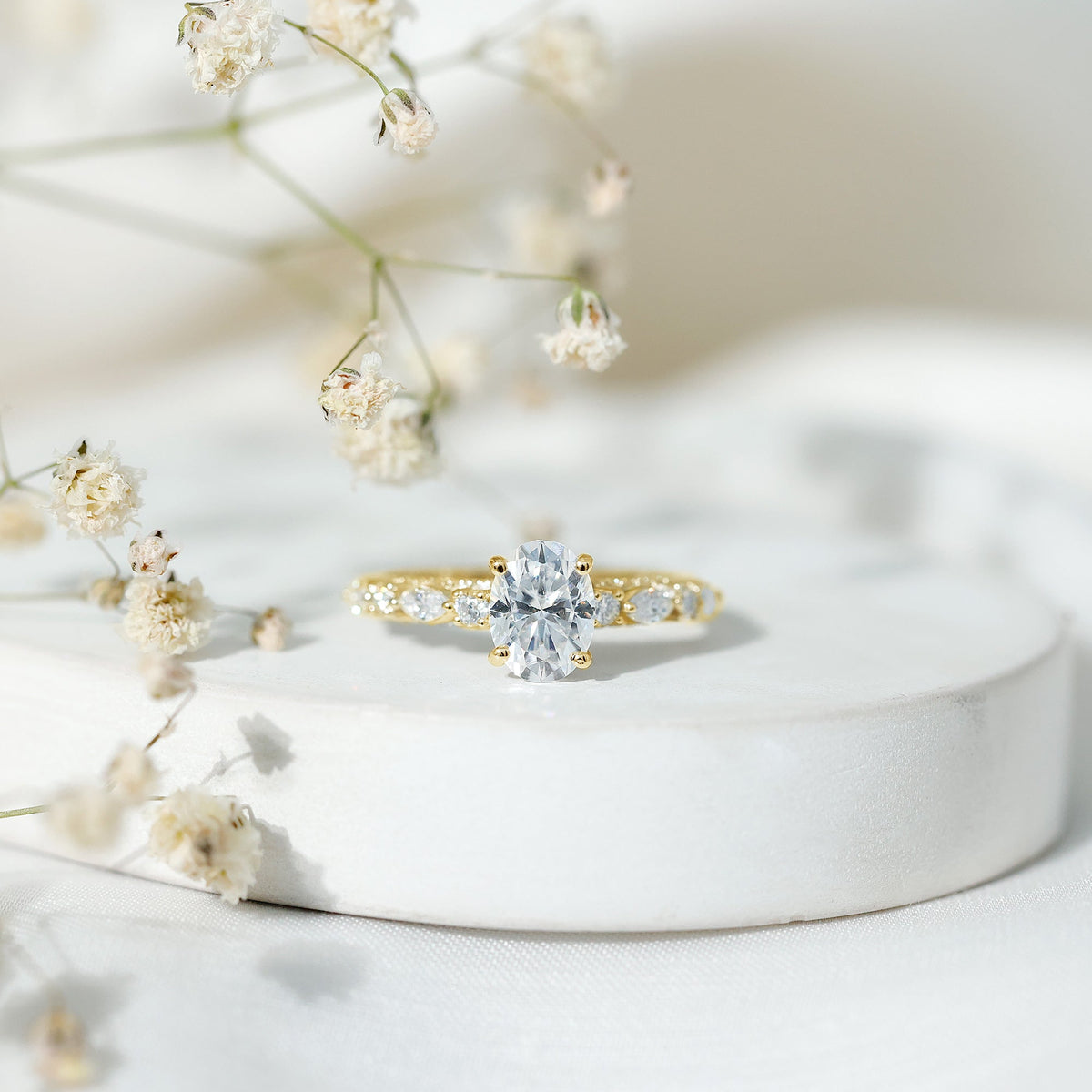 Oval Moissanite Solitaire Engagement Ring in Claw Setting