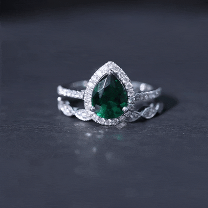 1.7 Carat Lab Grown Emerald Teardrop Ring Set with Natural Diamond