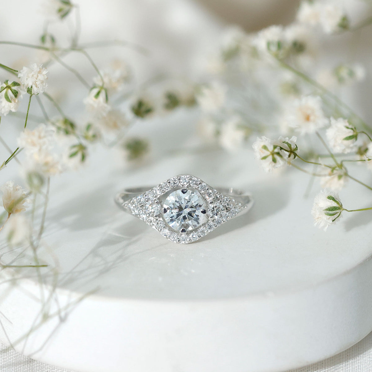 Certified 0.9 Carat Lab Grown Diamond Classic Engagement Ring