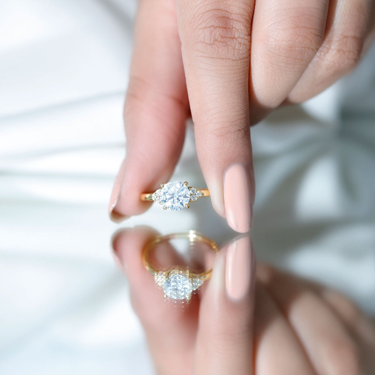 Classic Lab Diamond Circle Engagement Ring With Certificate
