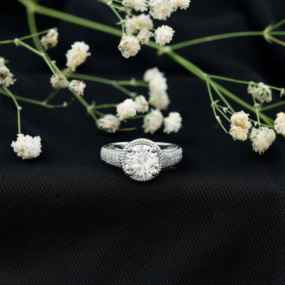 Lab Grown Diamond Circle Engagement Ring With Rope Frame