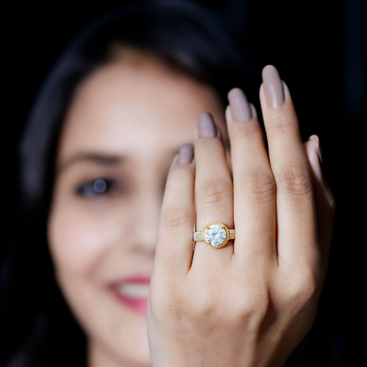 Lab Grown Diamond Circle Engagement Ring With Rope Frame