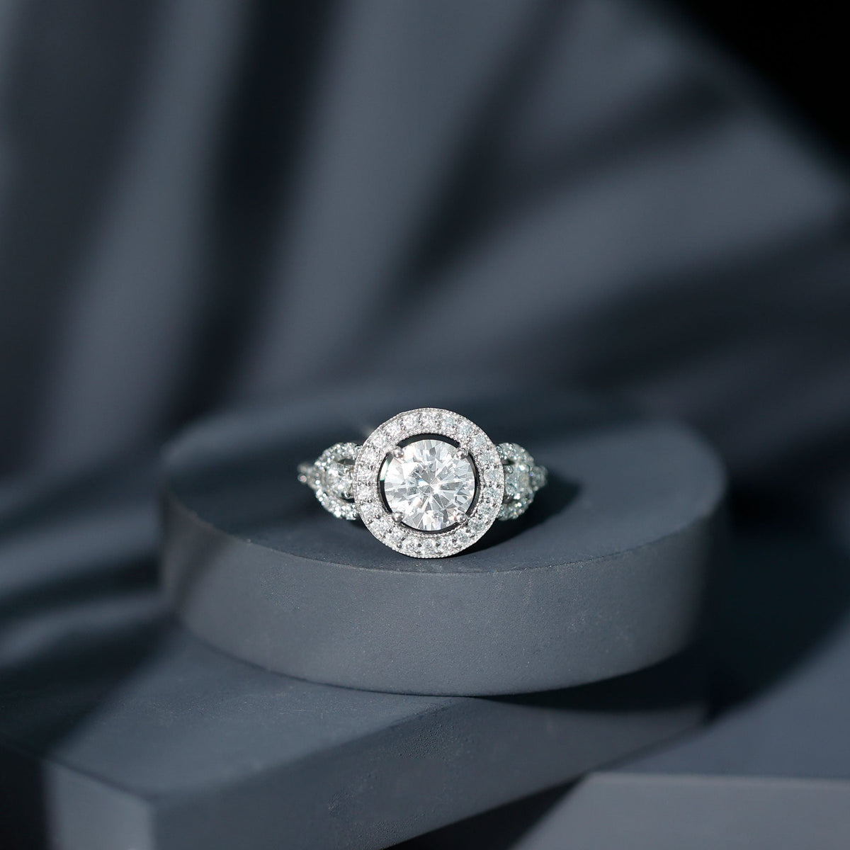 Round Cut Diamond Antique Looking Engagement Ring