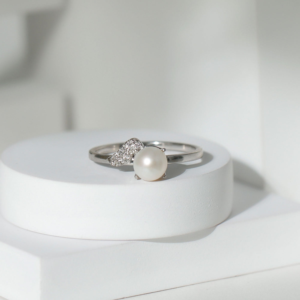 Cultured 3 Carat Freshwater Pearl Solitaire Engagement Ring with Diamond