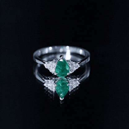 0.6 Carat AAA Quality Pear Shape Emerald Teardrop Engagement Ring with Diamond