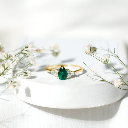 0.6 Carat AAA Quality Pear Shape Emerald Teardrop Engagement Ring with Diamond