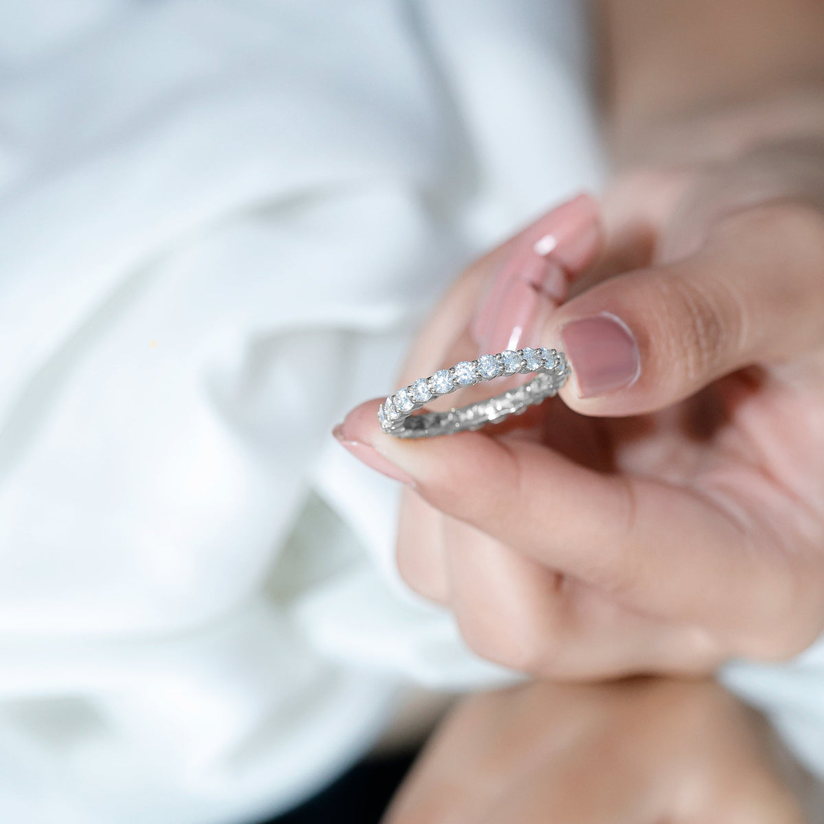 Round Cut Moissanite Simple Eternity Band Ring in Prong Setting