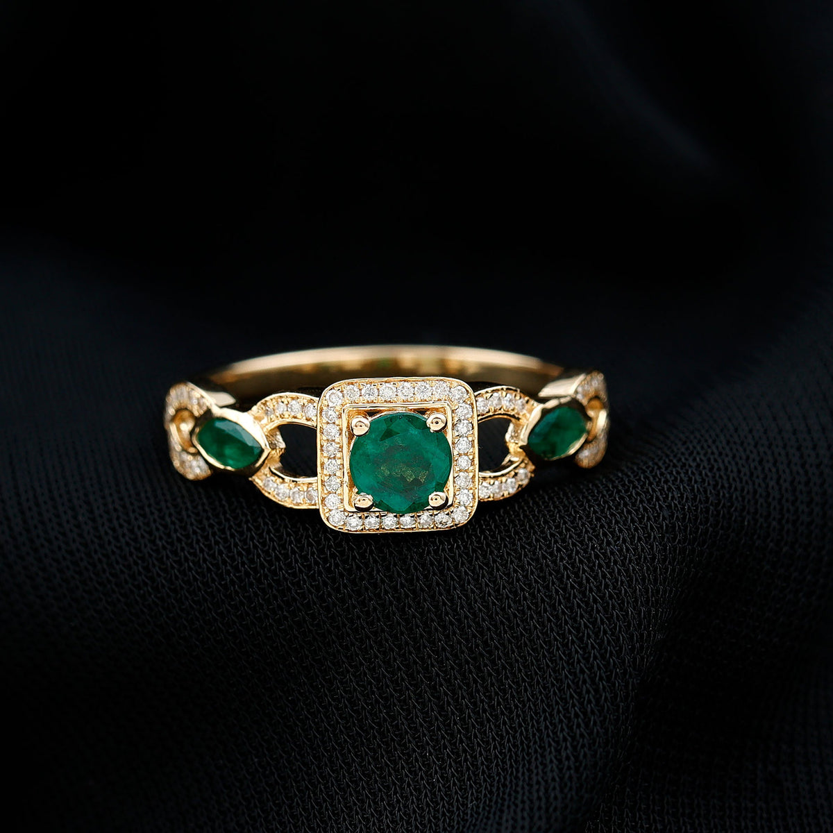 Vintage Style Emerald and Diamond Engagement Ring for Women
