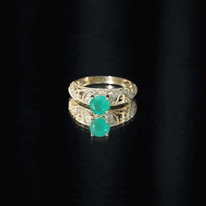 Vintage Looking Emerald and Diamond Engagement Ring for Women