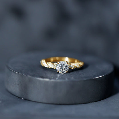 Round Shape Lab Grown Diamond Solitaire Engagement Ring