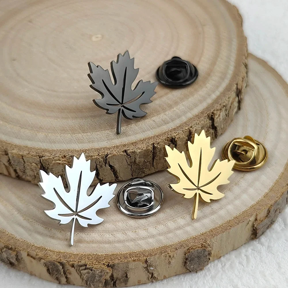 New maple leaf men's lapel pin, 316L stainless steel gold-plated badge, black brooch for suit accessories, gift for father