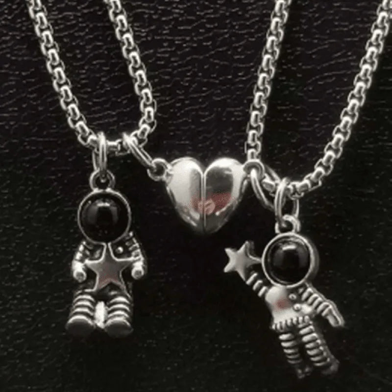 Fashion Spaceman Magnetic Attraction Couple Necklaces Friendship Jewelry Astronaut Magnet Lovers Necklace for Women Men Gift