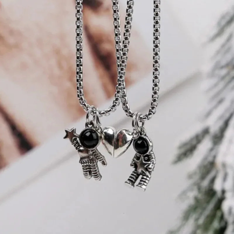 Fashion Spaceman Magnetic Attraction Couple Necklaces Friendship Jewelry Astronaut Magnet Lovers Necklace for Women Men Gift