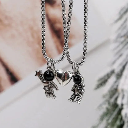 Fashion Spaceman Magnetic Attraction Couple Necklaces Friendship Jewelry Astronaut Magnet Lovers Necklace for Women Men Gift