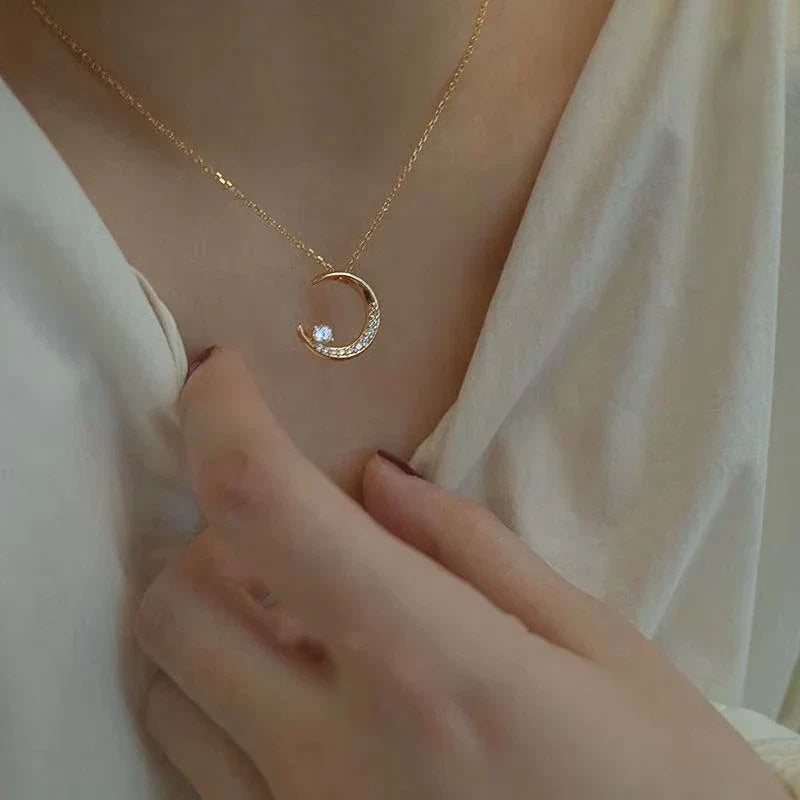 Fashion Shining Inlaid Zirconia Star Moon Pendant Necklace For Women Luxury Crystal Clavicle Chain Necklace Wedding Jewelry