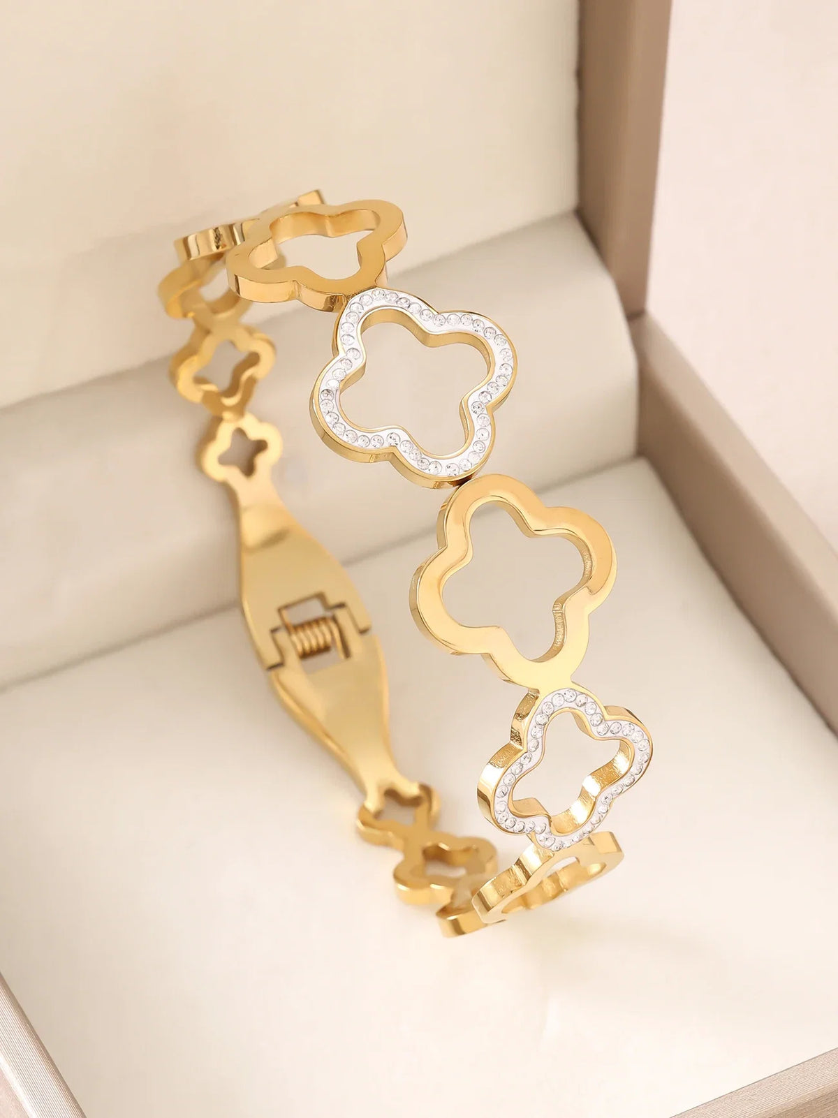 1PC 18K Gold Plated Stainless Steel Stackable Bracelet with Chain And Clover Design Fashion Accessory for Women Casual Wear