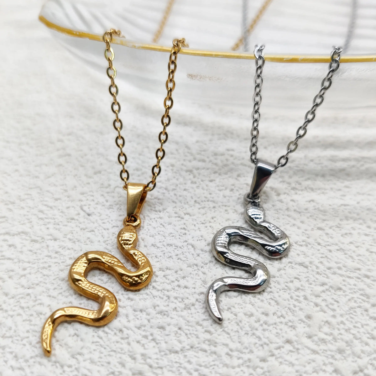 Stainless Steel Snake Pendant Necklace - 18K Gold Plated Simple Design dijes de acero inoxidabl, Animal Jewelry for Men & Women