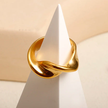 Wholesale High End Waterproof Three-dimensional M Letter Hollow Stainless Steel Finger Ring Trendy for Women Personalize Jewelry