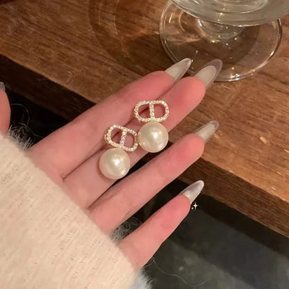 Fashion Unique Glossy Shell Flower Pendant Earrings for Women Temperament Pearl Earrings Sweet Design Wedding Gifts
