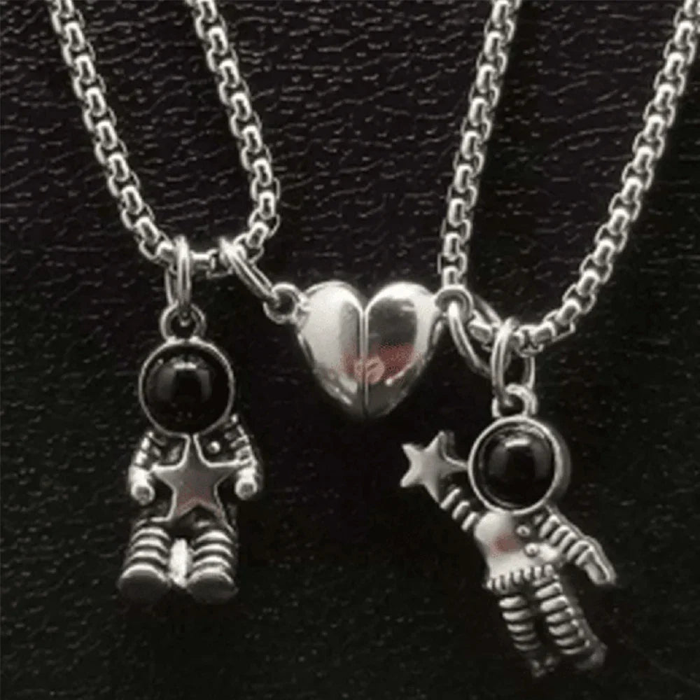 Fashion Spaceman Magnetic Attraction Couple Necklaces Friendship Jewelry Astronaut Magnet Lovers Necklace for Women Men Gift