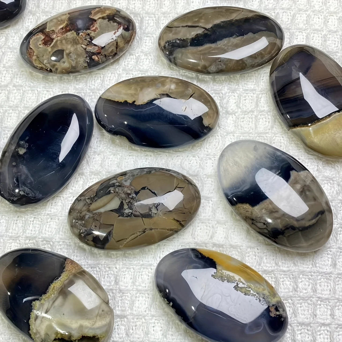 1pc UV Reactive Volcano Agate Palm Stone, Glowing Green Fluorescent Crystal Home Decor, Tabletop Display, Holiday Gift