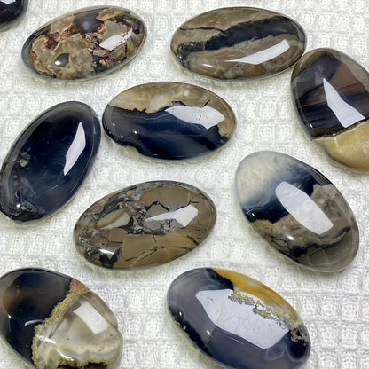 1pc UV Reactive Volcano Agate Palm Stone, Glowing Green Fluorescent Crystal Home Decor, Tabletop Display, Holiday Gift