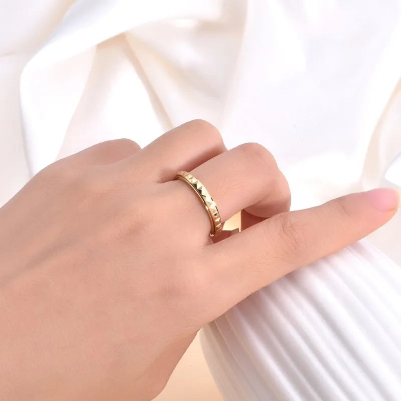 3mm Thin Stainless Steel Pyramids Spinner Ring Wedding Band for Women Girl Size 5-12