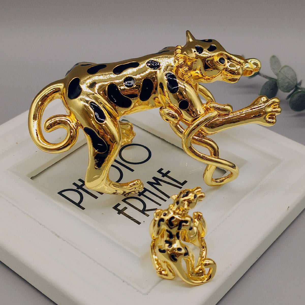 Exaggerate Leopard Bangle with Ring Jewelry Set for Women Dubai Gold Color Cuff Bangle Cocktail Ring 2Pcs Set for Weddings Gifts